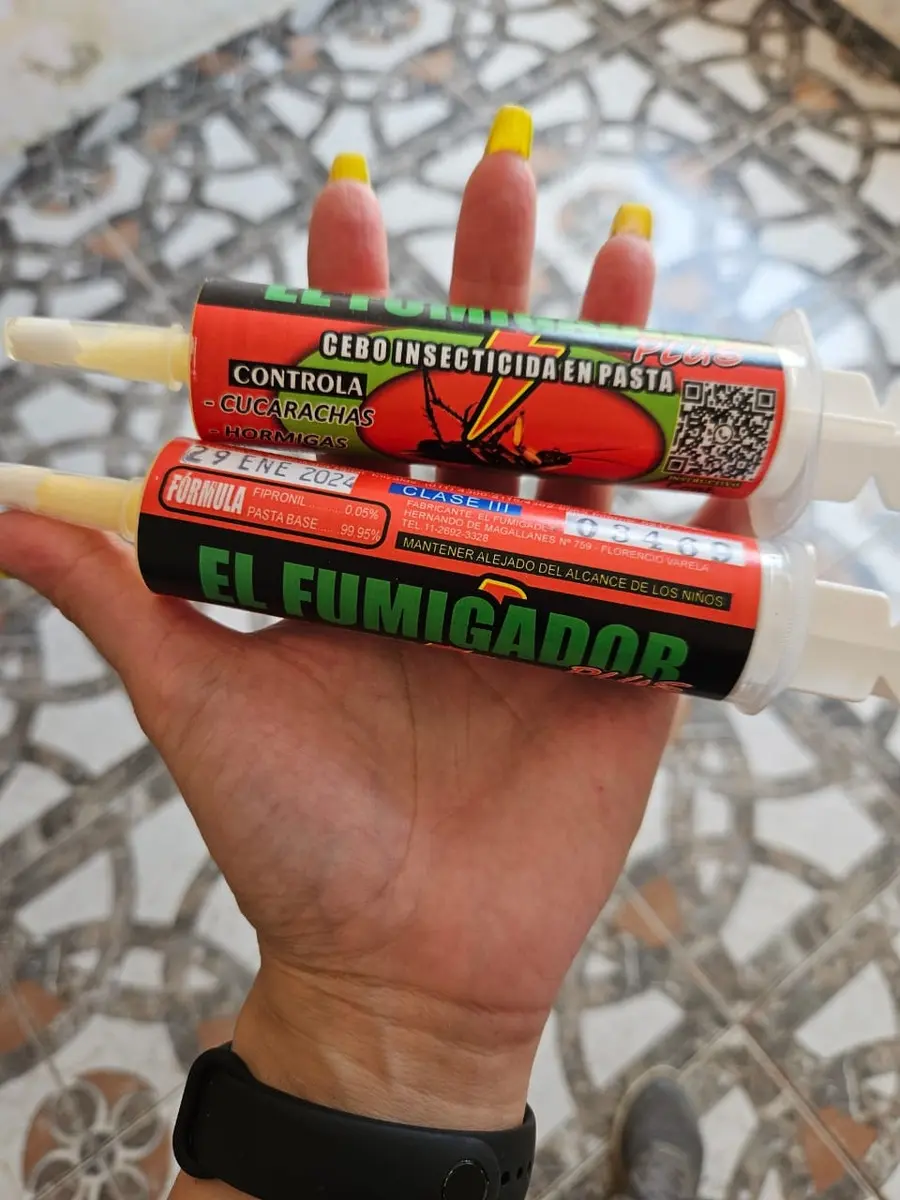 El Fumigador Plus - Jeringa Mata Cucarachas Profesional 70grs